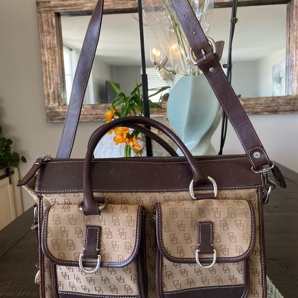 Dooney & Bourke Messenger Bag (Tan) w/Silver Hardware & Shoulder Strap. - Picture 4 of 14